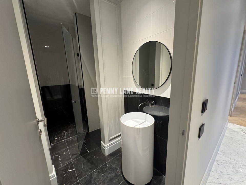 Продается 3-комнатная квартира, площадью 107.00 кв.м. Москва, улица Братьев Фонченко