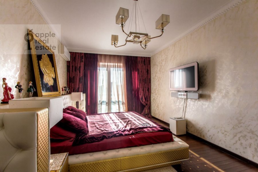 Продается 2-комнатная квартира, площадью 118.00 кв.м. Москва, улица Нежинская, дом 1к2