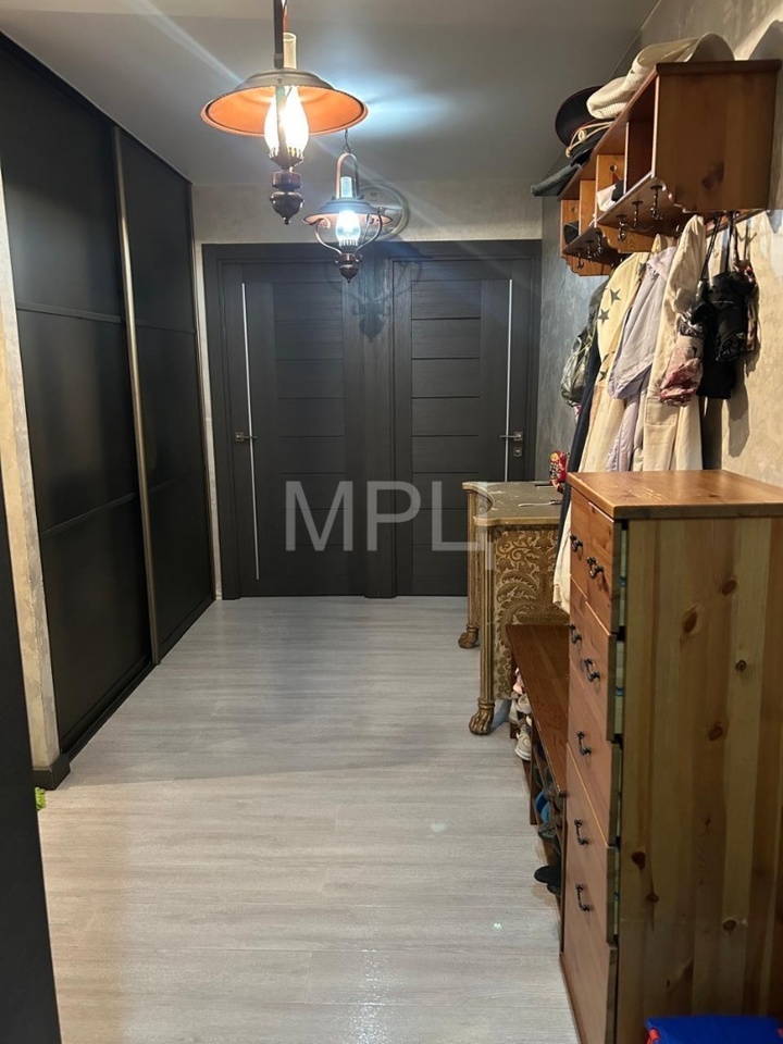 Продается 3-комнатная квартира, площадью 65.00 кв.м. Москва, Загородное шоссе, дом 9к1