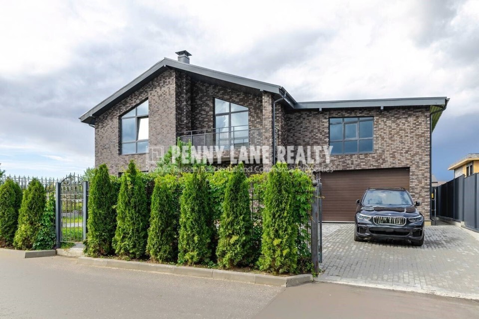 Продается дом, площадью 240.00 кв.м. Московская область, Красногорск городской округ, город Красногорск, улица Спортивная