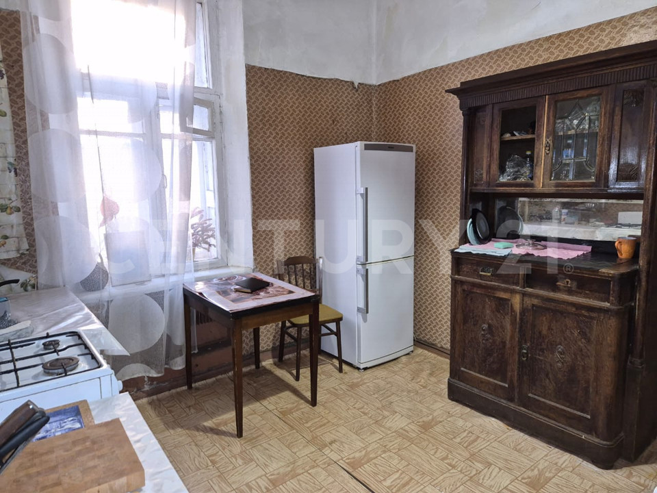 Продается 5-комнатная квартира, площадью 121.50 кв.м. Москва, улица Молчановка Большая