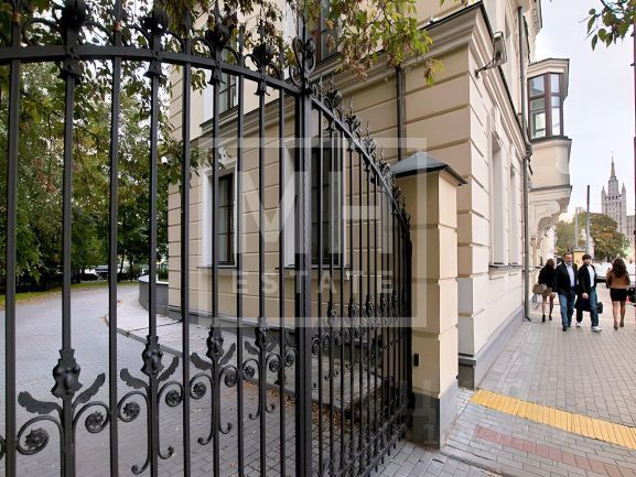 Продается 6-комнатная квартира, площадью 630.00 кв.м. Москва, улица Большая Никитская, дом 45