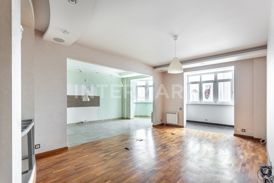 Продается 4-комнатная квартира, площадью 132.00 кв.м. Москва, проезд Шмитовский, дом 20