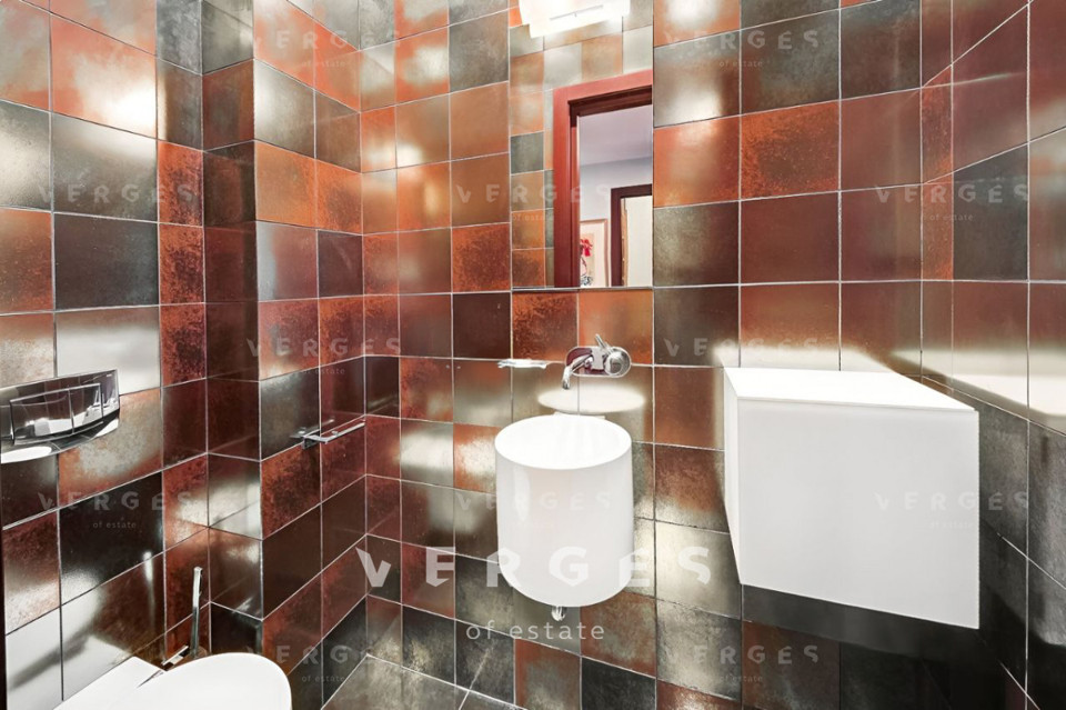 Продается 3-комнатная квартира, площадью 169.00 кв.м. Москва, переулок Зачатьевский 1-й