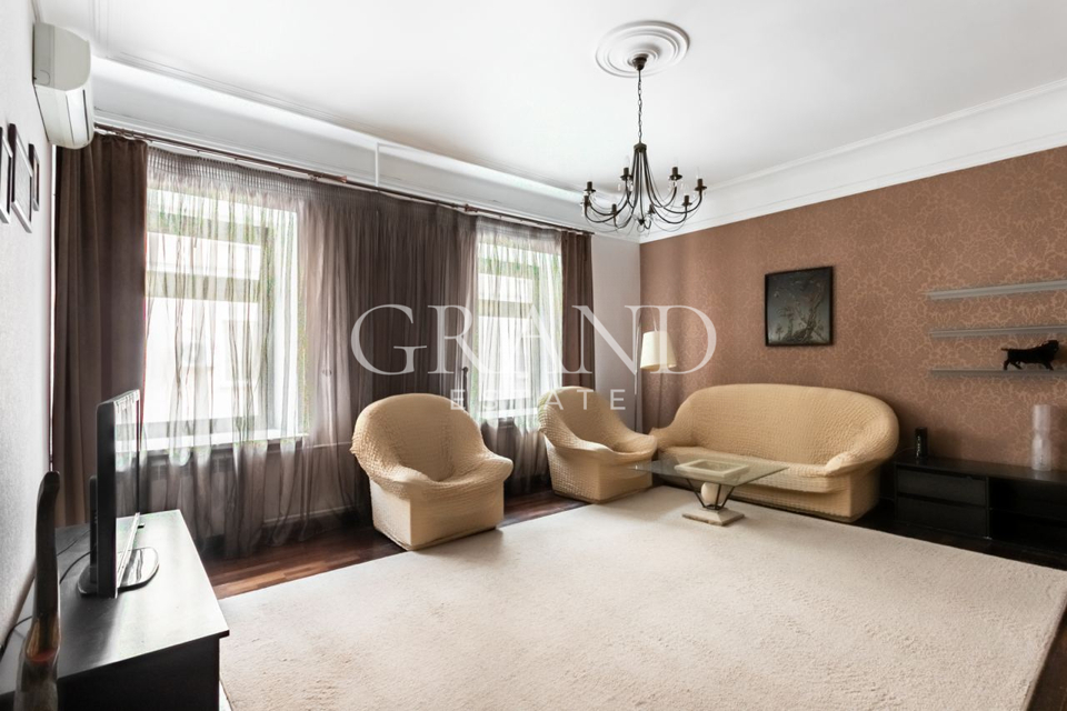 Продается 4-комнатная квартира, площадью 145.00 кв.м. Москва, Страстной бульвар, дом 4