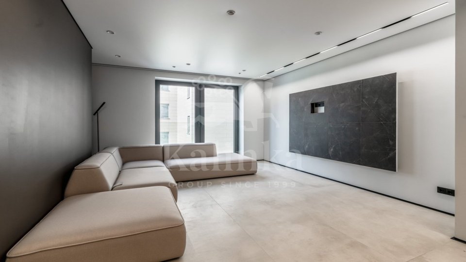 Продается 2-комнатная квартира, площадью 74.00 кв.м. Москва, улица Большая Садовая