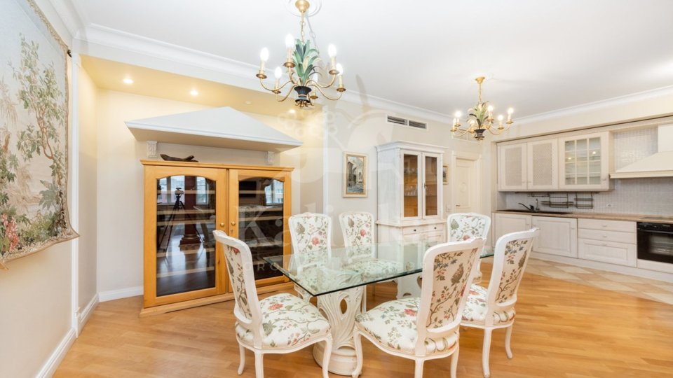 Продается 3-комнатная квартира, площадью 173.10 кв.м. Москва, переулок 1-й Смоленский, дом 17