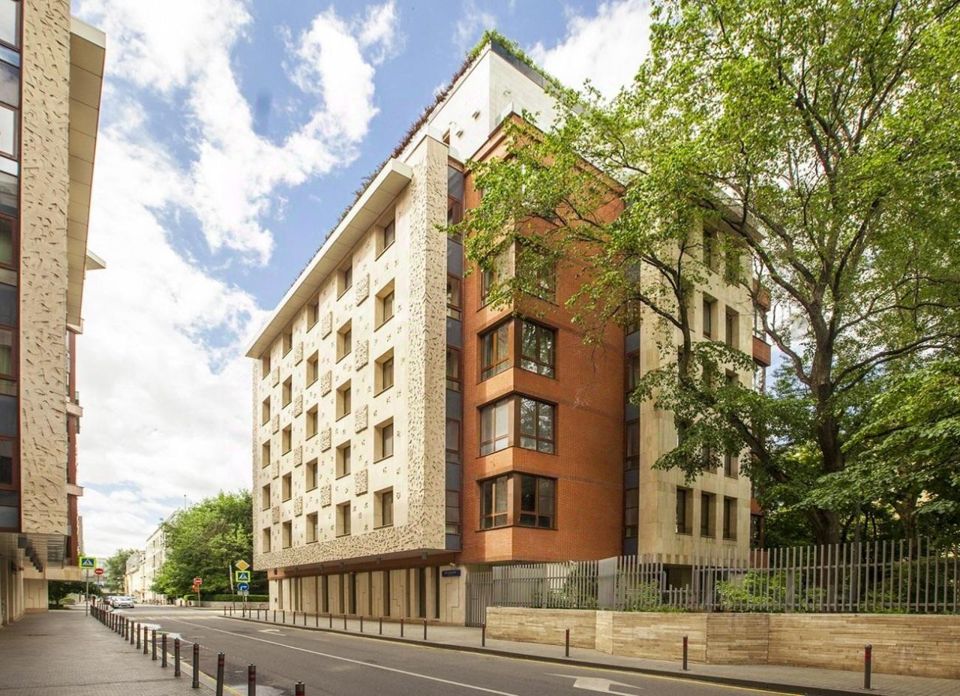 Продается 4-комнатная квартира, площадью 180.00 кв.м. Москва, переулок Зачатьевский 1-й, дом 5