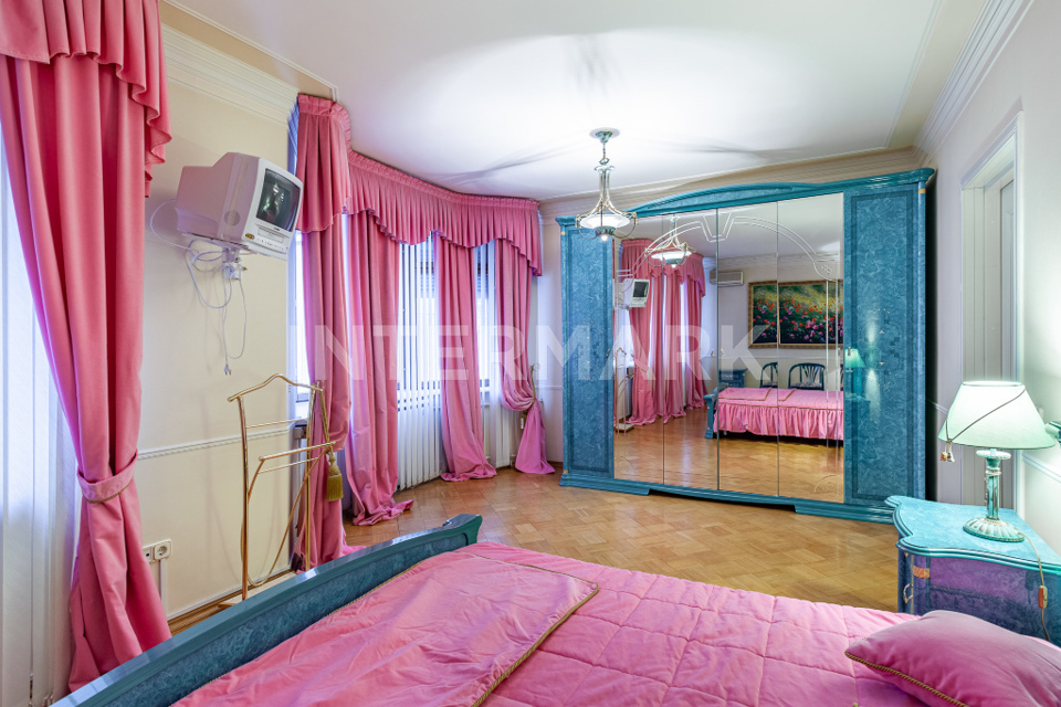 Продается 4-комнатная квартира, площадью 153.30 кв.м. Москва, переулок Луков, дом 7