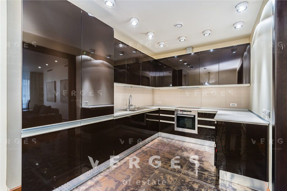 Продается 4-комнатная квартира, площадью 190.00 кв.м. Москва, улица Улофа Пальме, дом 7