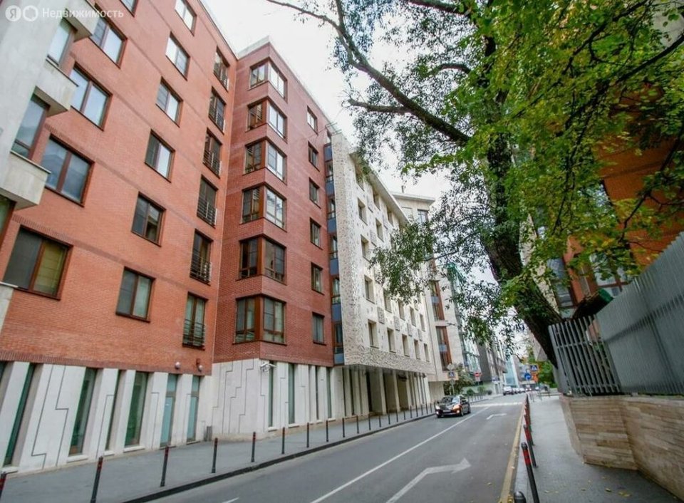 Продается 4-комнатная квартира, площадью 180.00 кв.м. Москва, переулок Зачатьевский 1-й, дом 5