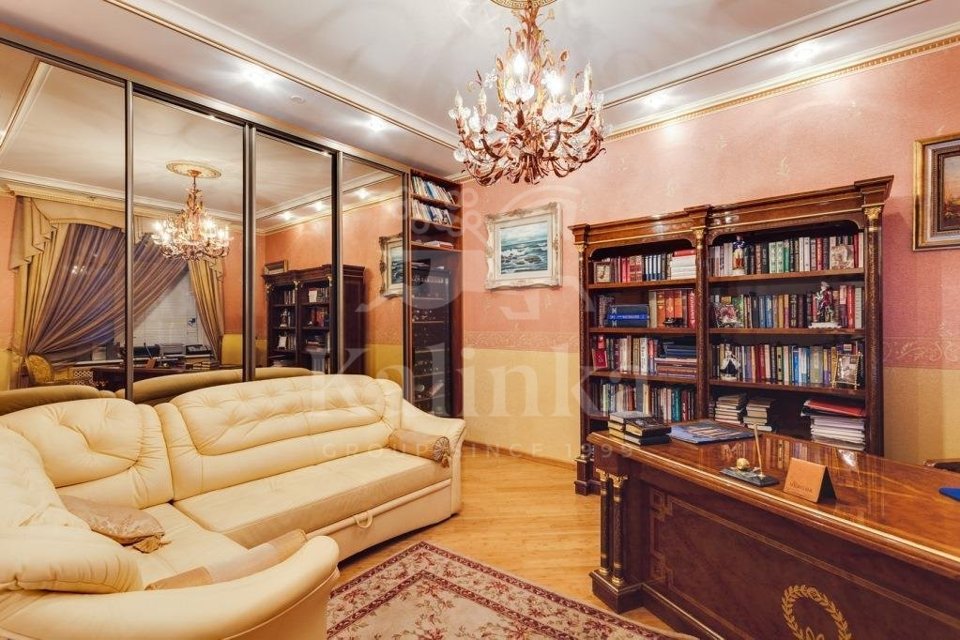 Продается 3-комнатная квартира, площадью 130.00 кв.м. Москва, переулок Чапаевский, дом 3