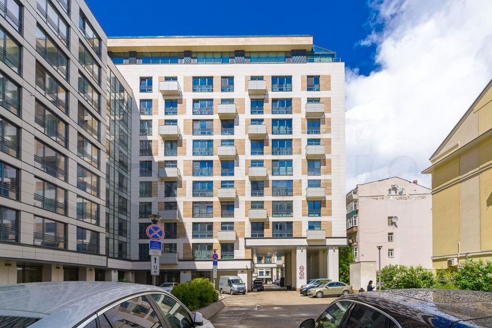 Продается 3-комнатная квартира, площадью 131.00 кв.м. Москва, переулок Казарменный, дом 3