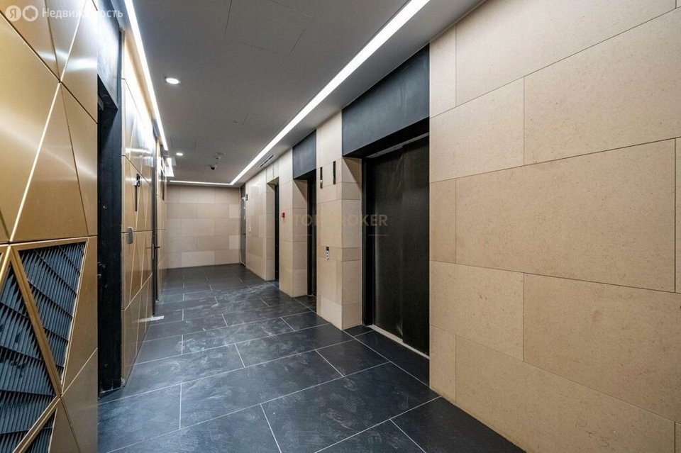 Продается 2-комнатная квартира, площадью 100.00 кв.м. Москва, улица Трубецкая, дом 12