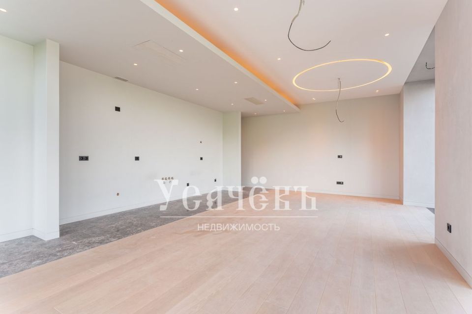 Продается 4-комнатная квартира, площадью 150.00 кв.м. Москва, улица Братьев Фонченко