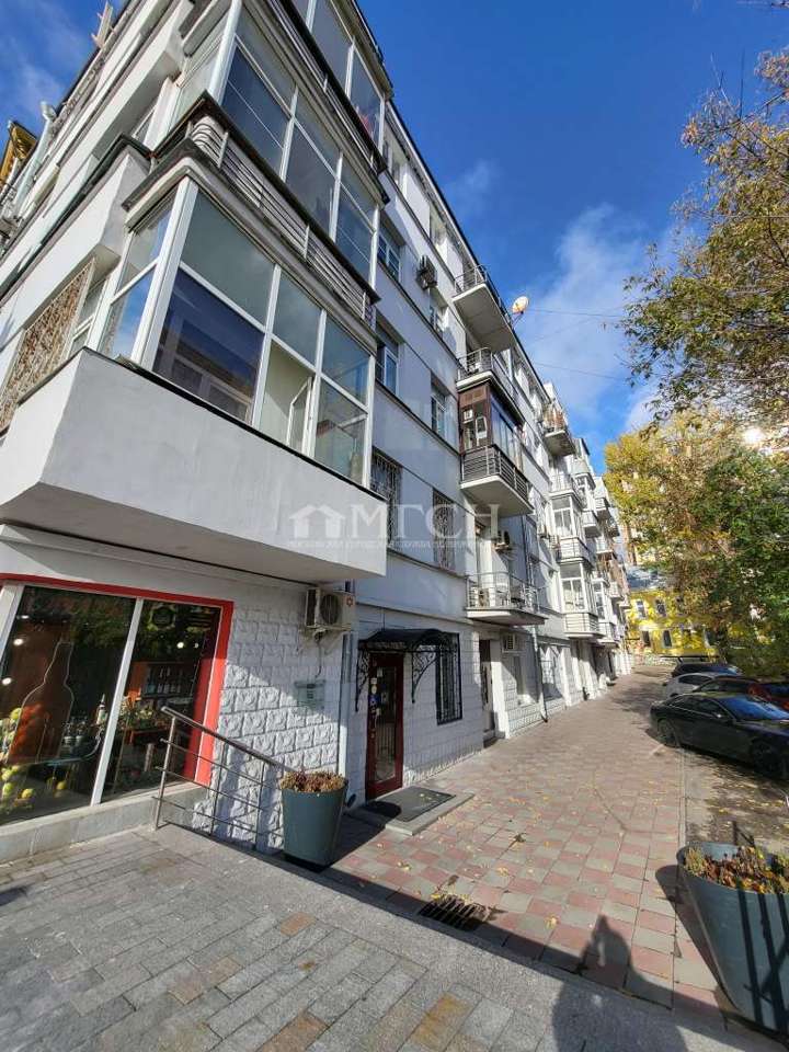 Продается 2-комнатная квартира, площадью 52.00 кв.м. Москва, улица Садовая-Самотечная, дом 11