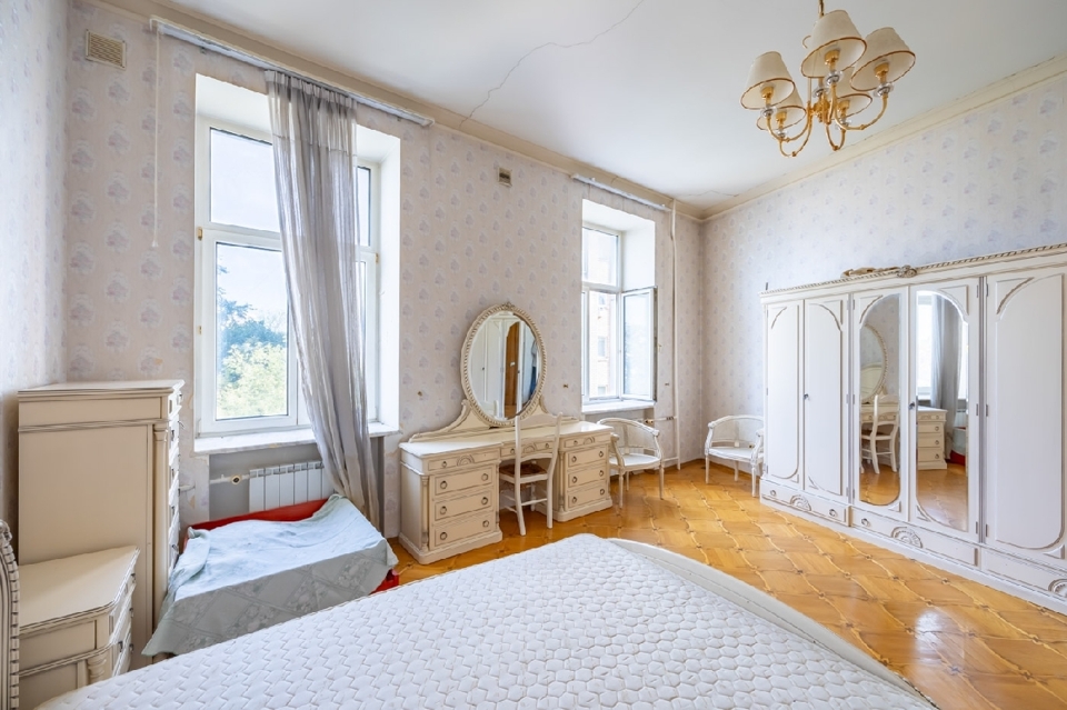 Продается 4-комнатная квартира, площадью 133.00 кв.м. Москва, переулок Скатертный, дом 22