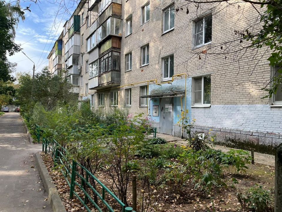 Продается 2-комнатная квартира, площадью 40.00 кв.м. Московская область, Красногорск городской округ, поселок городского типа Нахабино, улица Институтская, дом 1
