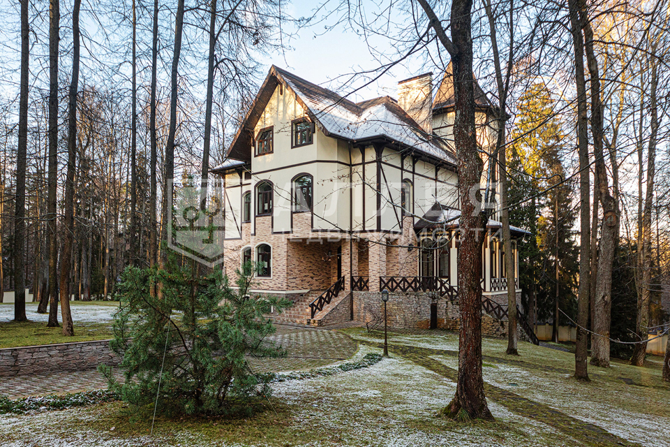 Продается дом, площадью 780.00 кв.м. Московская область, Одинцовский район, деревня Сальково