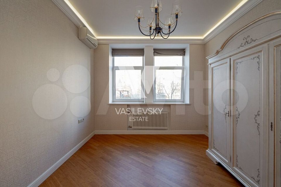 Продается 4-комнатная квартира, площадью 200.00 кв.м. Москва, улица Бауманская, дом 26