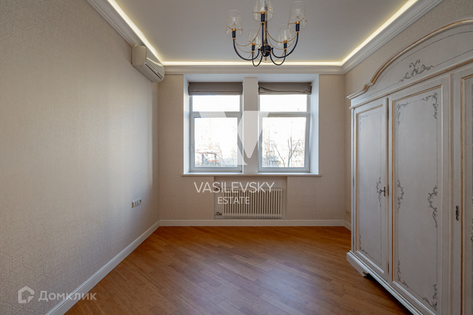 Продается 4-комнатная квартира, площадью 200.00 кв.м. Москва, улица Бауманская, дом 26