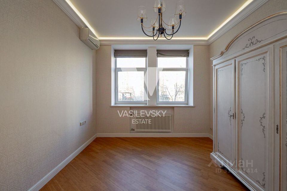 Продается 4-комнатная квартира, площадью 200.00 кв.м. Москва, улица Бауманская, дом 26