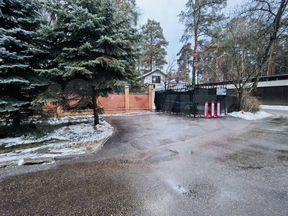 Продается 3-комнатная квартира, площадью 130.00 кв.м. Московская область, Одинцовский район, поселок городского типа Заречье, улица Сосновая, дом 1Ак1