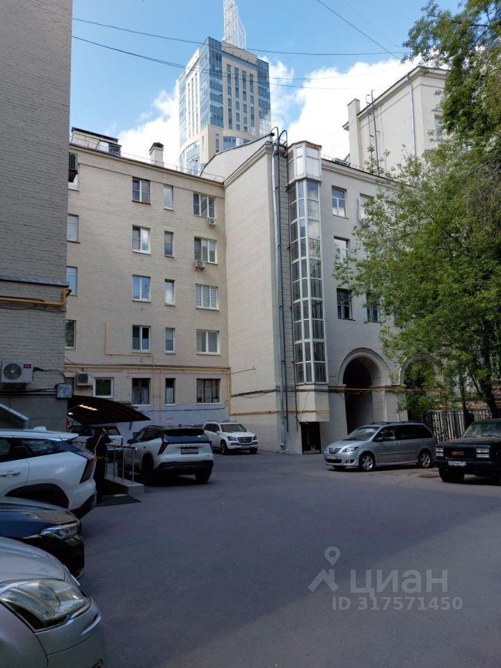 Продается 2-комнатная квартира, площадью 54.00 кв.м. Москва, переулок Орликов, дом 6