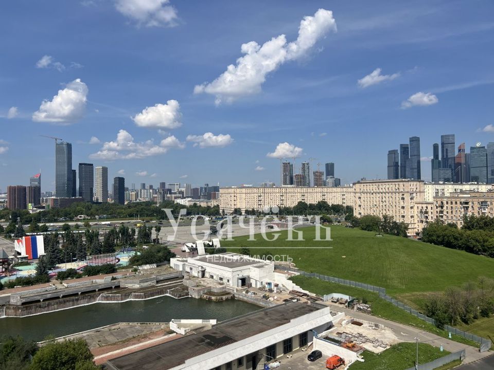 Продается 7-комнатная квартира, площадью 420.00 кв.м. Москва, улица Братьев Фонченко