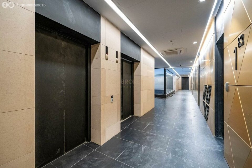 Продается 2-комнатная квартира, площадью 100.00 кв.м. Москва, улица Трубецкая, дом 12