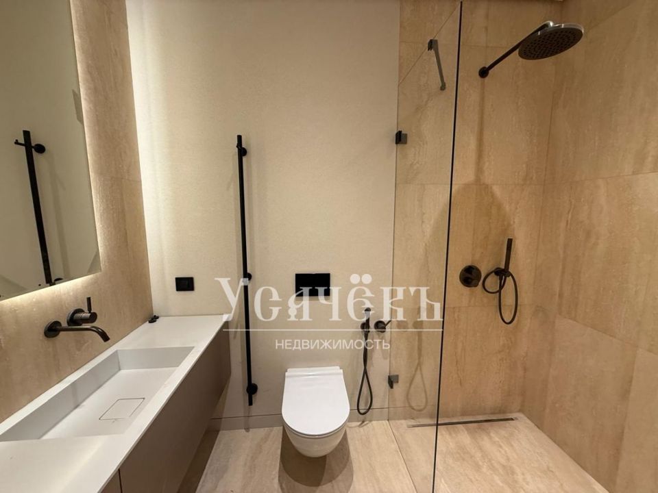 Продается 2-комнатная квартира, площадью 65.00 кв.м. Москва, улица Братьев Фонченко