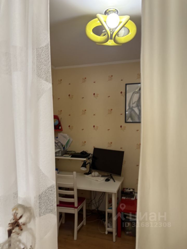 Продается 3-комнатная квартира, площадью 69.00 кв.м. Москва, улица Маршала Василевского, дом 1к1