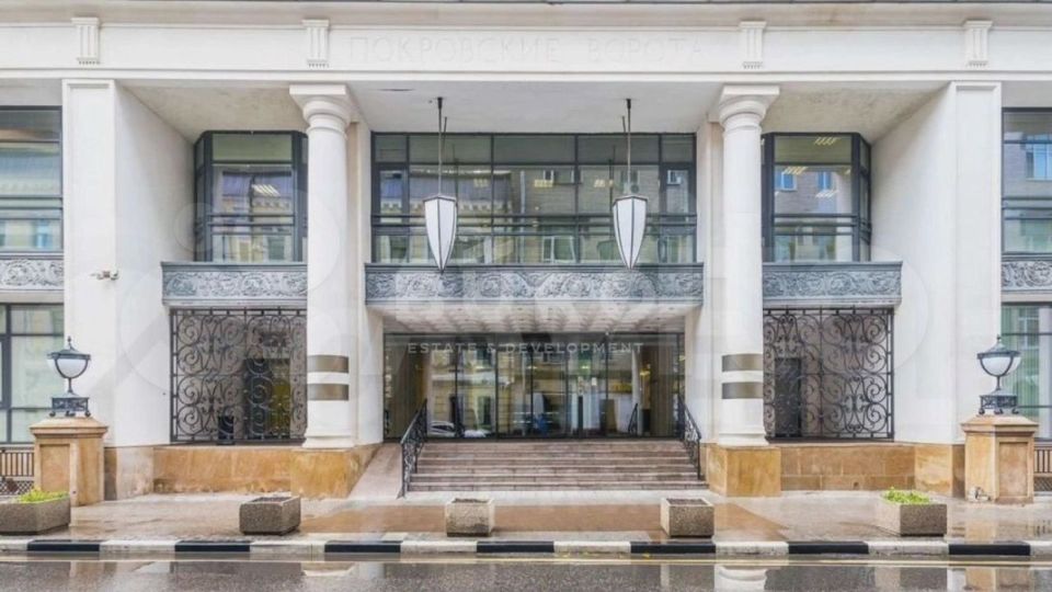 Продается 3-комнатная квартира, площадью 142.00 кв.м. Москва, переулок Казарменный, дом 3