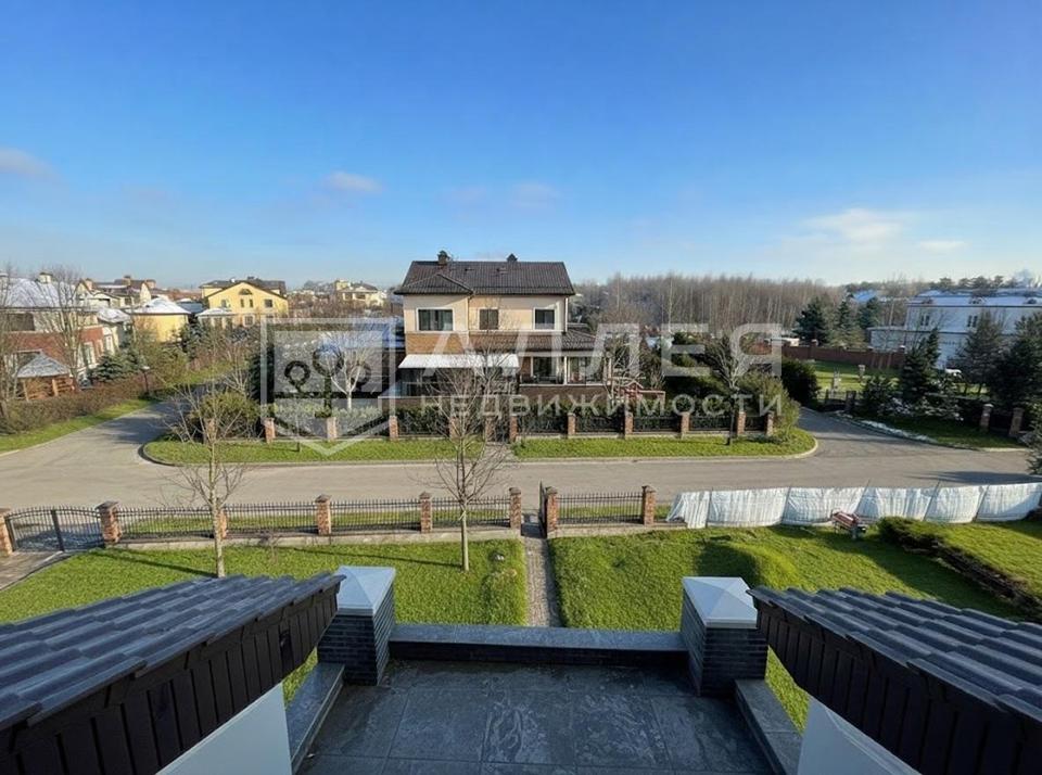 Продается дом, площадью 700.00 кв.м. Московская область, Красногорск городской округ, деревня Бузланово