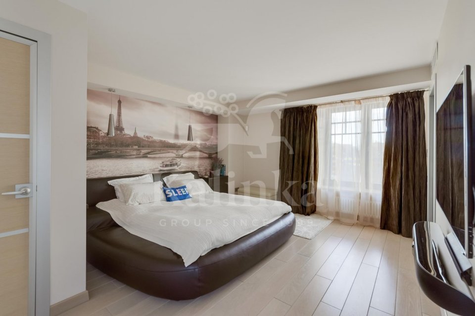 Продается 6-комнатная квартира, площадью 363.00 кв.м. Москва, переулок Неопалимовский 1-й, дом 8