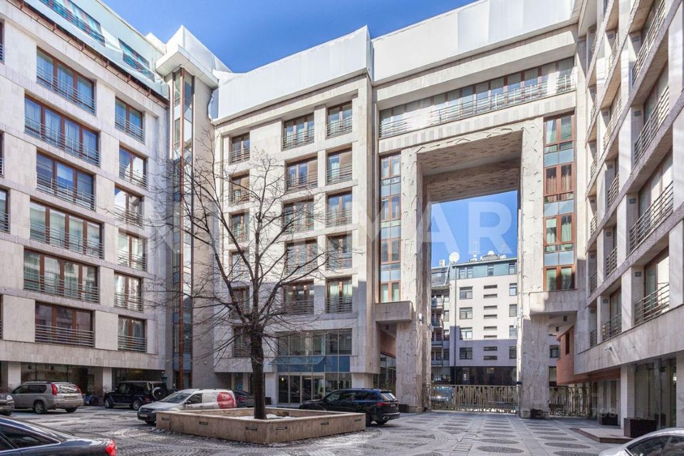 Продается 4-комнатная квартира, площадью 233.00 кв.м. Москва, переулок Зачатьевский 1-й, дом 5