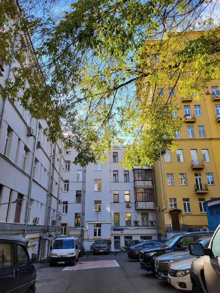 Продается 2-комнатная квартира, площадью 52.00 кв.м. Москва, улица Садовая-Самотечная, дом 11