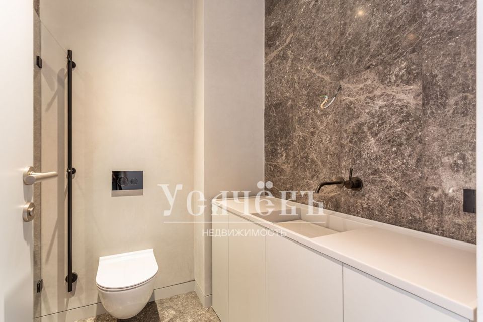 Продается 4-комнатная квартира, площадью 150.00 кв.м. Москва, улица Братьев Фонченко