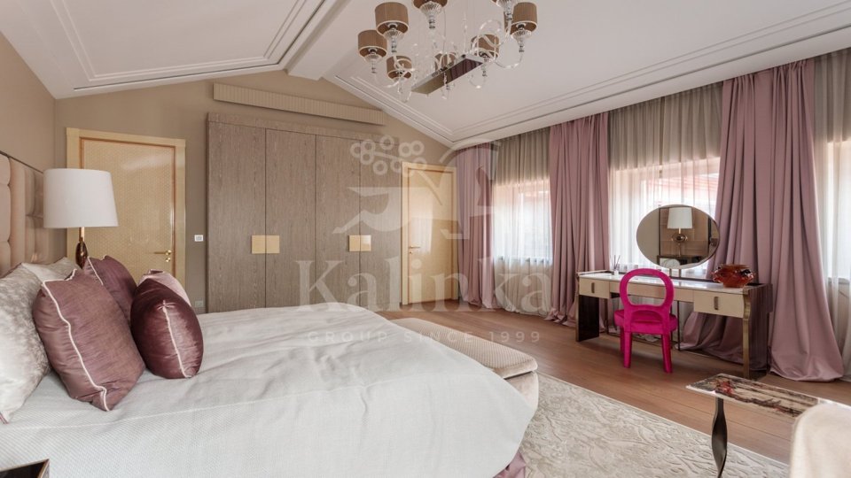 Продается 2-комнатная квартира, площадью 137.00 кв.м. Москва, улица Бронная Малая