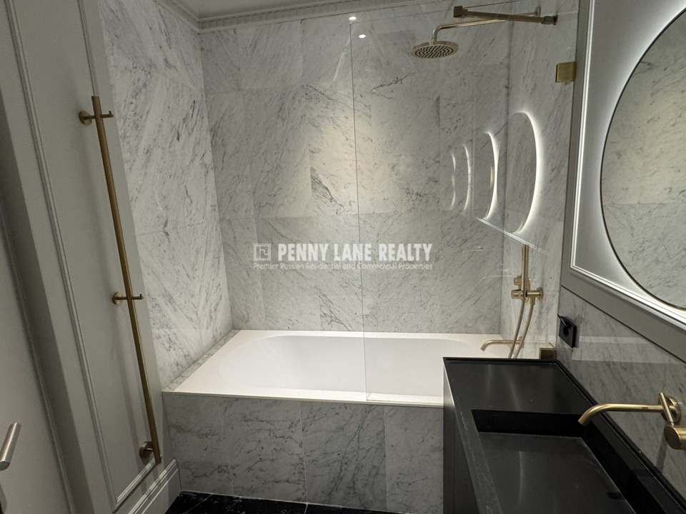 Продается 3-комнатная квартира, площадью 107.00 кв.м. Москва, улица Братьев Фонченко