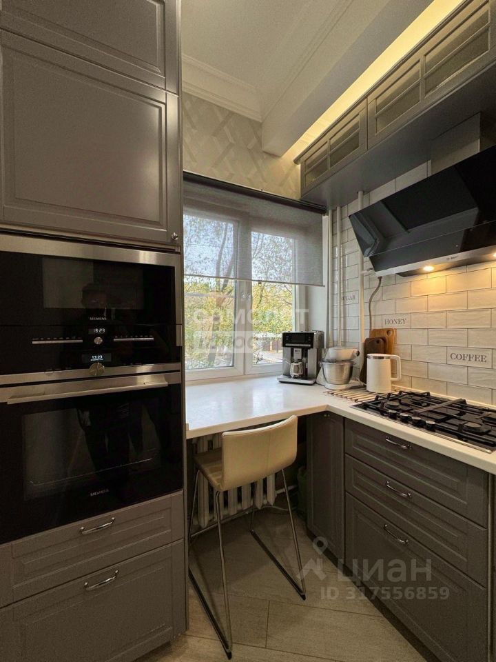 Продается 3-комнатная квартира, площадью 63.00 кв.м. Москва, улица Маршала Василевского, дом 13к1