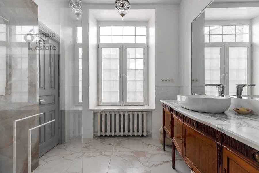 Продается 4-комнатная квартира, площадью 165.00 кв.м. Москва, Никитский бульвар, дом 5