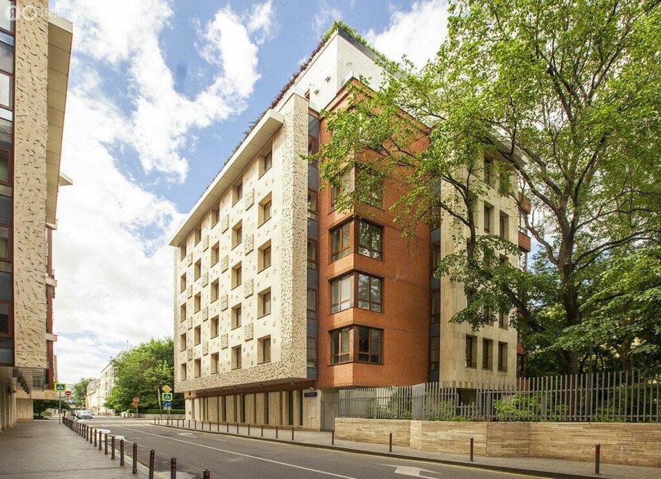 Продается 4-комнатная квартира, площадью 180.00 кв.м. Москва, переулок Зачатьевский 1-й, дом 5