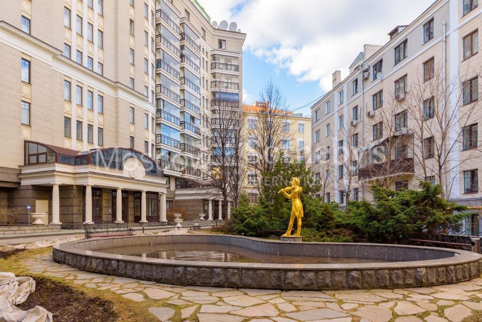 Продается 6-комнатная квартира, площадью 363.00 кв.м. Москва, переулок Неопалимовский 1-й, дом 8