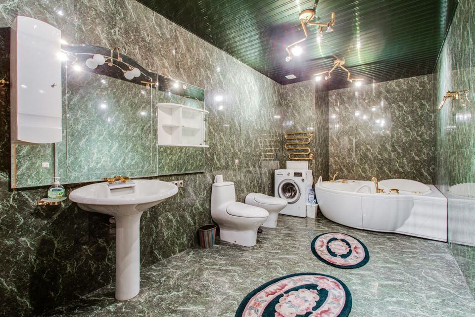 Продается 3-комнатная квартира, площадью 236.00 кв.м. Москва, Можайское шоссе, дом 2