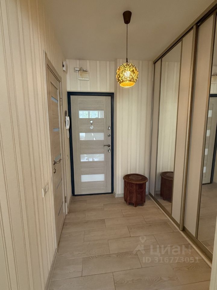 Продается 1-комнатная квартира, площадью 34.10 кв.м. Москва, набережная Котельническая, дом 33к1