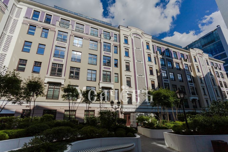 Продается 5-комнатная квартира, площадью 204.40 кв.м. Москва, улица Поварская, дом 8/1к1