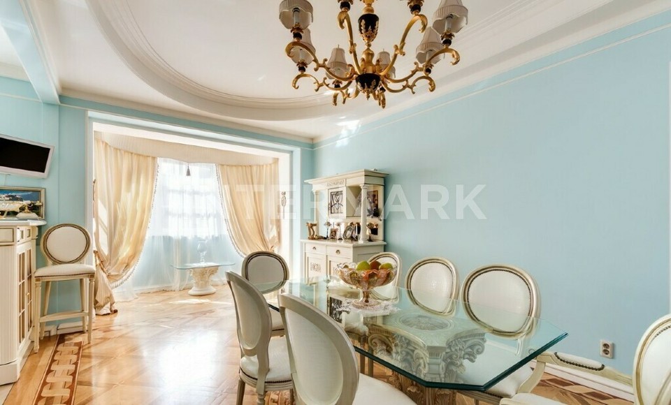 Продается 4-комнатная квартира, площадью 120.00 кв.м. Москва, проезд Зубовский, дом 2к2