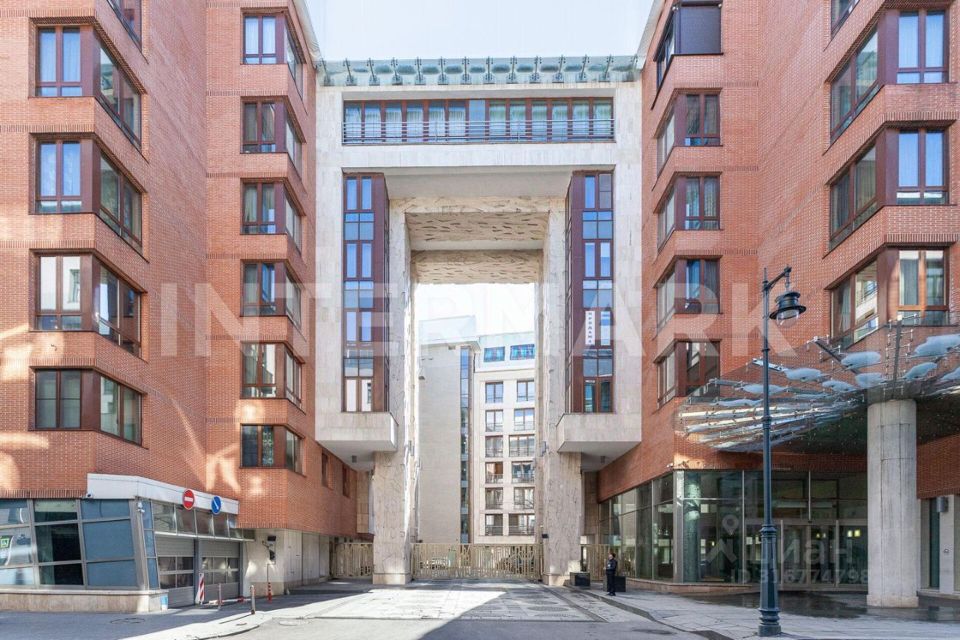 Продается 4-комнатная квартира, площадью 233.00 кв.м. Москва, переулок Зачатьевский 1-й, дом 5