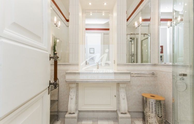 Продается 3-комнатная квартира, площадью 100.00 кв.м. Москва, набережная Котельническая, дом 1/15квк